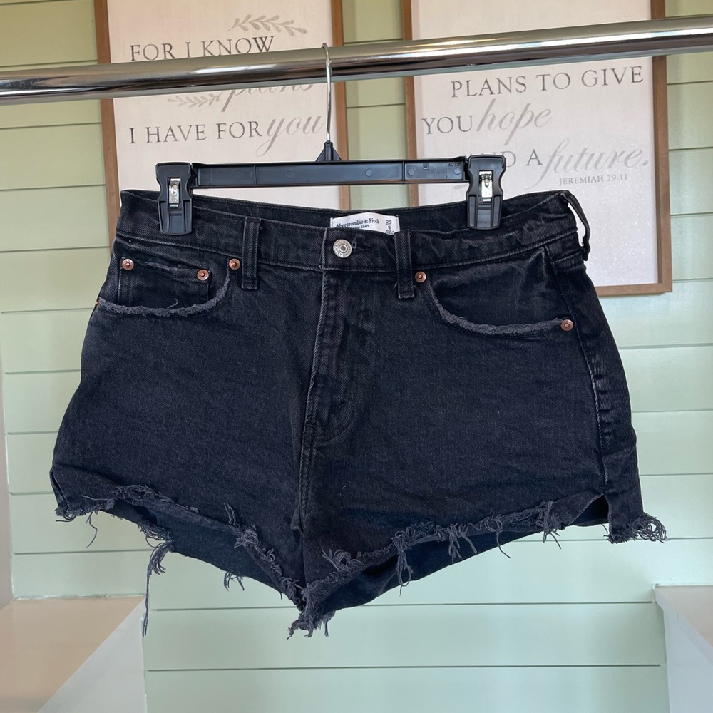 Abercrombie Curve Love Mom Short. Black distressed.